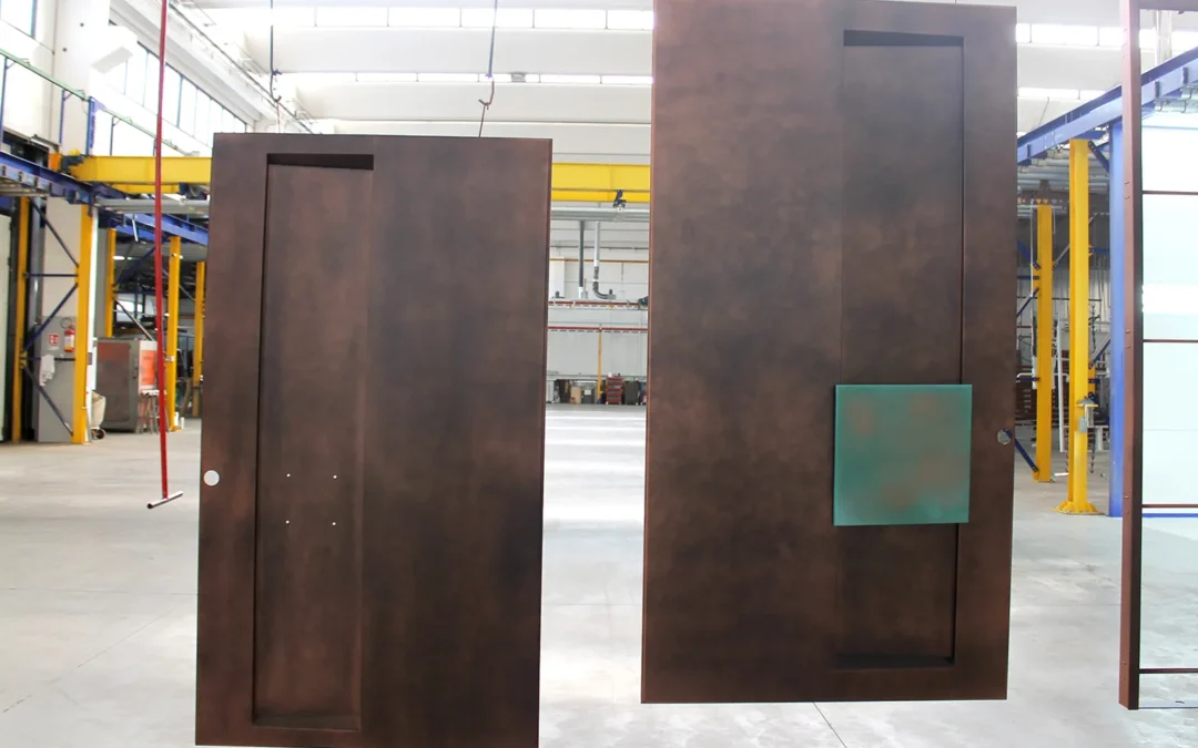 🚪 Portoni con finitura bronzo materico e maniglione verde ossido